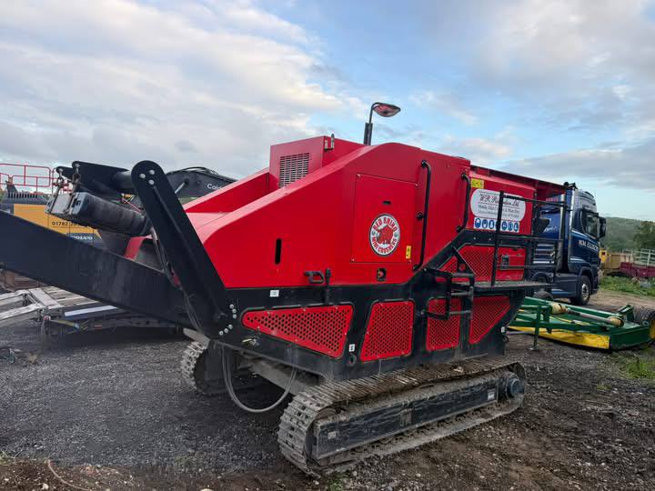 Гусеничная щековая дробилка Red Rhino 7000 Plus в продаже — миниатюра 3