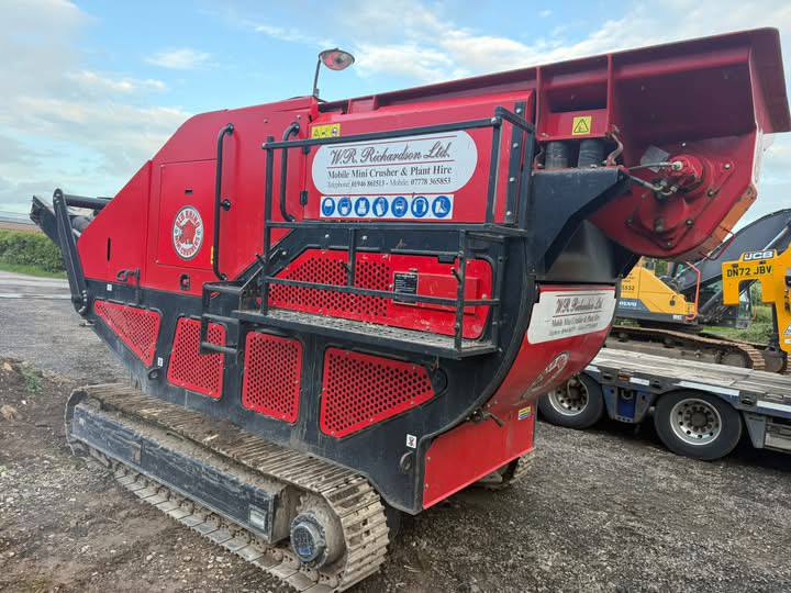 Гусеничная щековая дробилка Red Rhino 7000 Plus в продаже — миниатюра 4